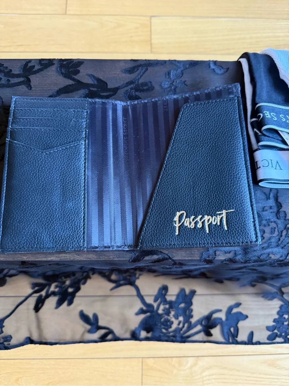 Victoria's Secret Black Pebbled Leather Card & Key Holder with Gold VS Emblem